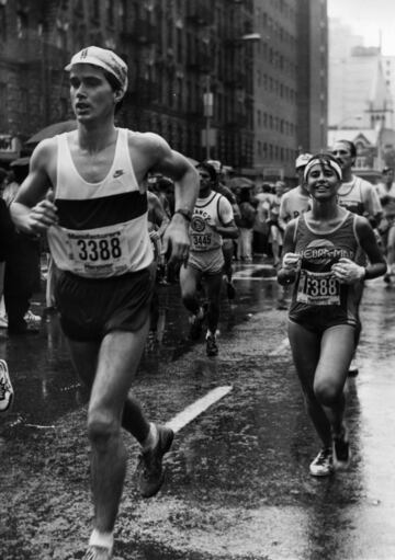 En 1983 participaron 17.000 personas de las cuales 15.000 acabaron la carrera. 