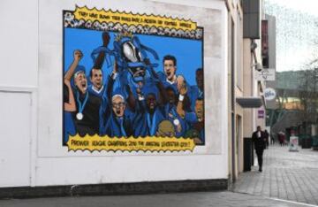 Los seguidores del Leicester homenajean a Ranieri