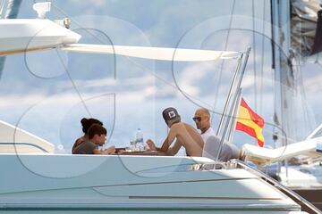 Zidane: Real Madrid coach and his family enjoy the sun in Ibiza