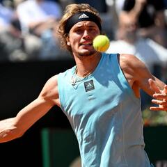 Zverev se estrena con una trabajada victoria ante Báez