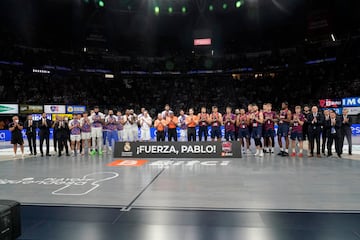 Los jugadores y cuerpo técnico muestran su apoyo al entrenador del Real Madrid, Pablo Laso.
