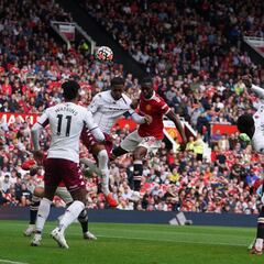 Hause silencia Old Trafford