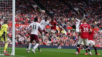 Hause silencia Old Trafford