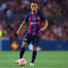 When will Sergiño Dest make his debut with AC Milan?