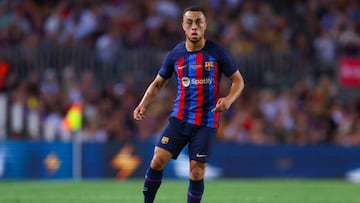 BARCELONA, SPAIN - AUGUST 07: Sergino Dest of FC Barcelona controls the ball during the Joan Gamper Trophy match between FC Barcelona and Pumas UNAM at Spotify Camp Nou on August 07, 2022 in Barcelona, Spain. (Photo by Eric Alonso/Getty Images)