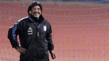 Maradona: "Sería capaz de llamar a Mourinho para pedirle consejo"