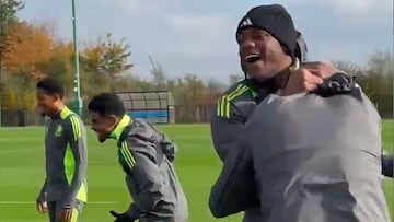 Esta vez, después de un rondo mostró toda su felicidad.