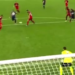 El PSG fabricó una de las jugadas del año a espuelazo limpio pero Cavani... fue Cavani