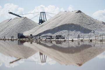 Así se prepara la salida de la Vuelta en las salinas de Torrevieja