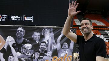 El Valencia retirar¨¢ el ¡®17¡ä de Rafa Mart¨ªnez el pr¨®ximo domingo