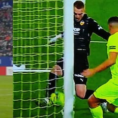 Del gol fantasma del Elche a la posible mano de Busquets previa al 1-2 del Barça
