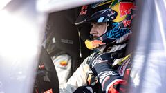 Gana la etapa en el Dakar y se acuerda de su hijo: “No hay excusa para no estar con él”