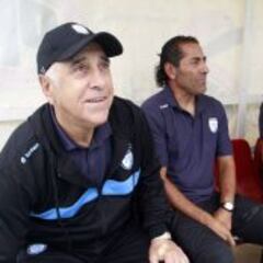 Pese a mal inicio, en Iquique respaldan a Nelson Acosta