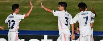 Arribas festeja un gol con Miguel Gutiérrez y Marvin en la final de la Youth League contra el Benfica.