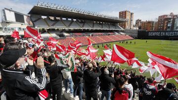 La afición se volcó con el equipo en la previa.