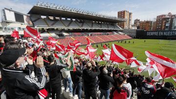 La afici&oacute;n se volc&oacute; con el equipo en la previa.