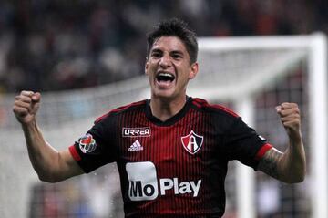 Edson Rivera celebrando su gol del triunfo en el Atlas 1-0 FC Juárez de la jornada 1 del Apertura 2019 de la Liga MX en el Estadio Jalisco.