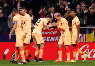 Los jugadores rojiblancos celebran el 1-0 de Griezmann al Athletic Club. 