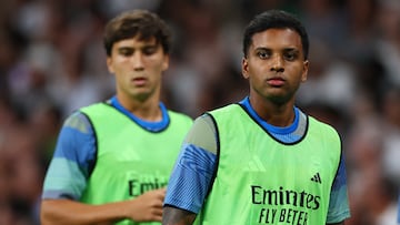Soccer Football - LaLiga - Real Madrid v RCD Mallorca - Santiago Bernabeu, Madrid, Spain - August 30, 2025 Real Madrid's Rodrygo warms up as a substitute REUTERS/Isabel Infantes