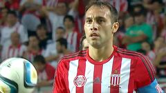 Leandro Des&aacute;bato durante un partido de Estudiantes.