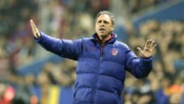 Caparrós, durante el partido.