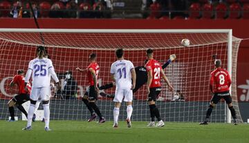 0-3. Karim Benzema marca el tercer gol.
