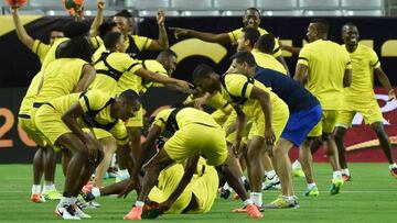 Ecuador&#039;s national team players practice during a training session at University of Phoenix Stadium in Glendale, Arizona on June 07, 2016. Ecuador will face Peru on June 8th in their Copa America Centenario match.