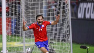 Futbol, Chile vs Paraguay.
Eliminatorias a Catar 2022.
El jugador de Chile Ben Brereton, celebra su gol contra Paraguay durante el partido clasificatorio al mundial de Catar 2022 disputado en el estadio San Carlos de Apoquindo, Chile.
10/10/2021
Jose Alvujar/Photosport
Football, Chile vs Paraguay.
Qatar 2022 worldcup quilifying match.
Chile's player Ben Brereton celebrates after scoring against Paraguay during football match against Paraguay for Qatar 2022 worldcup quilifying at San Carlos de Apoquindo stadium in Santiago, Chile.
10/10/2021
Jose Alvujar/Photosport