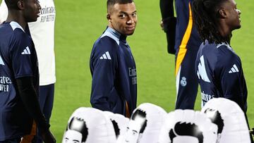 Real Madrid's French forward #9 Kylian Mbappe attends a training session at the King Abdullah Sport City in Jeddah on January 8, 2025 on the eve of the Spanish Super Cup semi-final football match between Real Madrid and Mallorca. (Photo by FADEL SENNA / AFP)