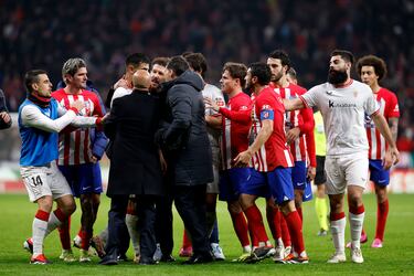 Hernández Hernández pitó el final del encuentro, pero las rencillas entre los jugadores de los dos equipos todavía estaban vivas. Una colleja de Yuri Berchiche a Koke lo originó todo. Tras ello De Paul reaccionó y el defensor del Athletic le denominó "bocachancla". Posteriormente jugadores de ambos conjuntos se unieron a la tangana, incluido Simeone que se encaró con algunos jugadores del conjunto vasco. 