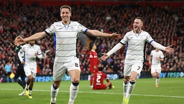 Atalanta's Croatian midfielder #08 Mario Pasalic (L) celebrates scoring the team's third goal during the UEFA Europa League quarter-final first leg football match between Liverpool and Atalanta at Anfield in Liverpool, north west England on April 11, 2024. (Photo by Darren Staples / AFP)