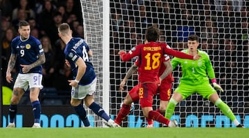 El mediocentro escocés remató un centro raso de Andy Robertson y batió a Kepa Arrizabalaga tras rozar el balón en David García.