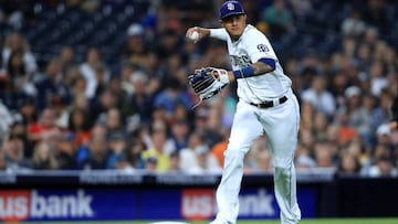 SAN DIEGO, CALIFORNIA - JULY 01: Manny Machado #13 of the San Diego Padres throws out Buster Posey #28 of the San Francisco Giants during the fourth inning of a game at PETCO Park on July 01, 2019 in San Diego, California.   Sean M. Haffey/Getty Images/AFP
 == FOR NEWSPAPERS, INTERNET, TELCOS &amp; TELEVISION USE ONLY ==