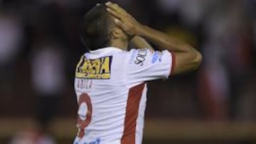 Ramon Abila, lamentándose luego de una de las tantas opciones que tuvo para marcar.