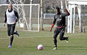 El equipo prepara en Milanello, campo de entrenamiento del Milan, el encuentro del sábado ante Torino. Los 'rossoneros' son sextos del campeonato, a 8 puntos de la Fiore, tercera de la Serie A 