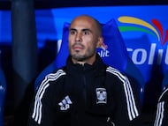 Soccer Football - Liga MX - Semi Final - First Leg - Cruz Azul v Tigres UANL - Estadio Olimpico Universitario Mexico 1968, Mexico City, Mexico - December 3, 2025 Tigres UANL coach Guido Pizarro before the match REUTERS/Eloisa Sanchez