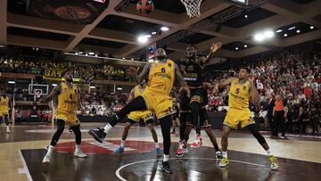 Monaco's US forward John Brown (C-R) fights for the ball with Maccabi's US forward Jarell Martin (C-L) during the Euroleague quarter final basketball match 5 between AS Monaco and Maccabi Tel Aviv at the Louis II Stadium (Stade Louis II) in Monaco on May 10, 2023. (Photo by Valery HACHE / AFP)