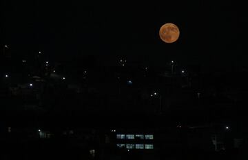 Imagen del eclipse lunar con luna de sangre 2018 desde la ciudad de Tijuana, Baja California, México.