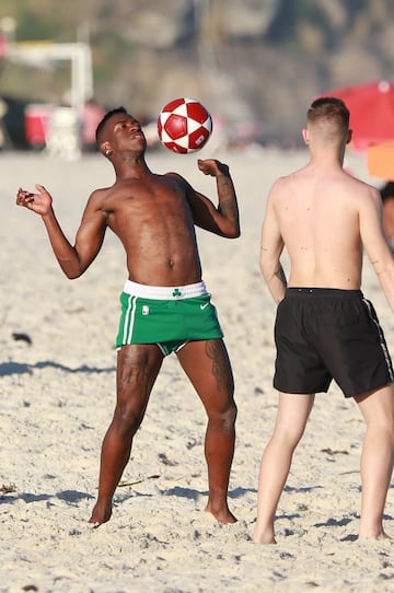 Vinicius disfruta de sus vacaciones en las playas de Río