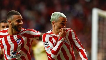 MADRID, 07/09/2022.- El delantero del Atl¨¦tico de Madrid Antoine Griezmann (d) celebra su gol durante el partido correspondiente al grupo B de la Liga de Campeones de la UEFA que Atl¨¦tico de Madrid y FC Oporto disputan este mi¨¦rcoles en el estadio C¨ªvitas Metropolitano de Madrid. EFE/Rodrigo Jimenez