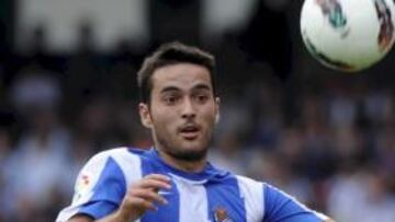 Estrada persigue un balón.