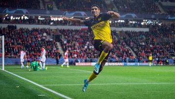 Achraf, tras marcar uno de sus goles al Slavia de Praga.