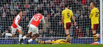 Alexis acaba de convertir el segundo del Arsenal. 