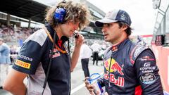 Carlos Sainz hablando con su ingeniero Marco Matassa en Austria.