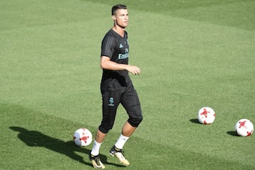 Cristiano y Modric protagonistas en el entrenamiento