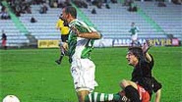 <b>CON DUREZA</B>. El Amurrio vio 5 tarjetas amarillas.