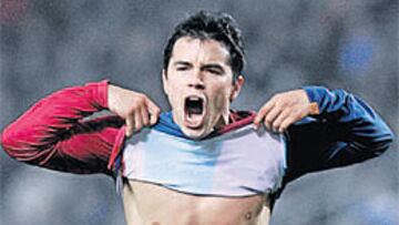 <b>DESTINO ROMAREDA. </b>Saviola celebra un gol con la camiseta del Barcelona.