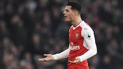 Wenger interroga a compañero de Alexis por dichos racistas