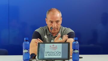 Juan Sabas, entrenador del Extremadura. 
