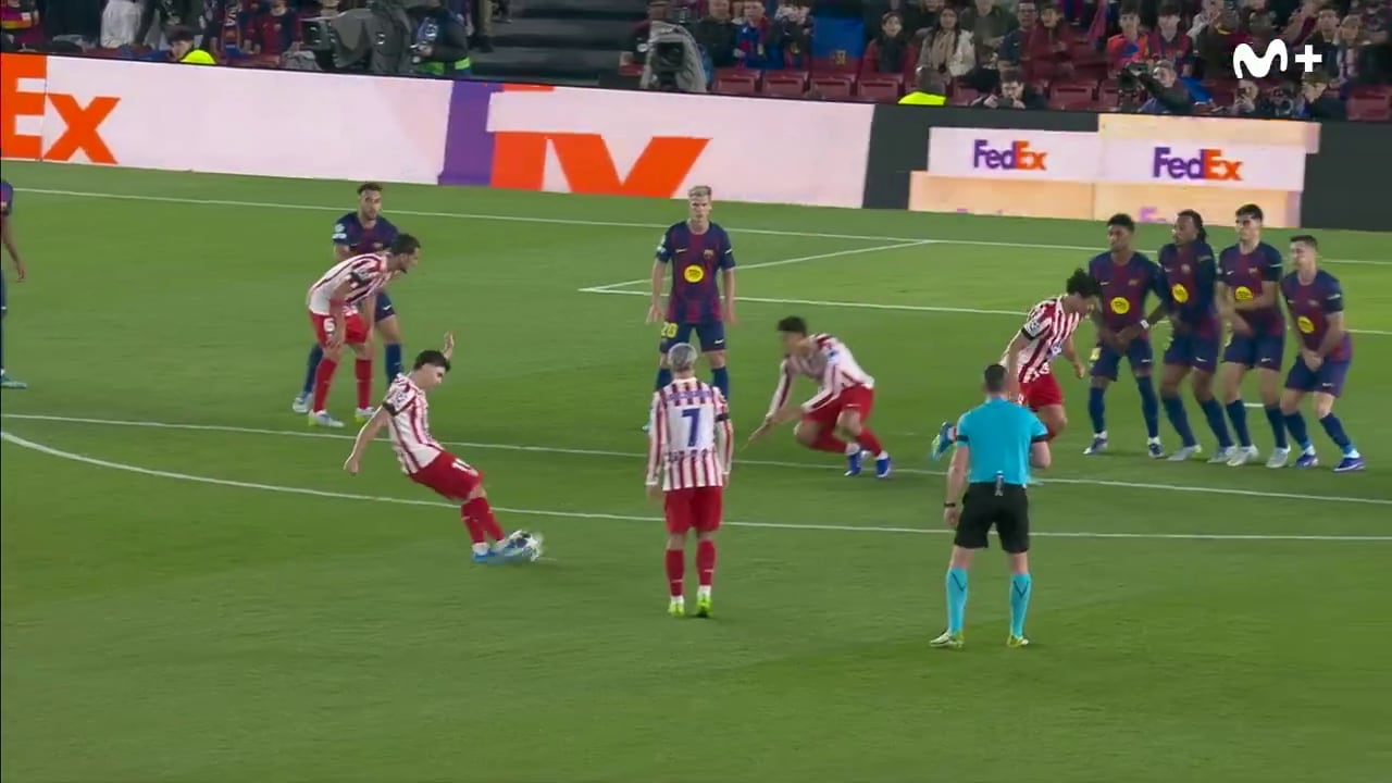 Y el pretendido Julián reventó el Camp Nou con uno de los golazos de la Champions: ¡qué locura de golpeo!